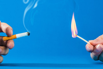 タバコ,青色背景