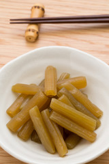 フキの煮物
