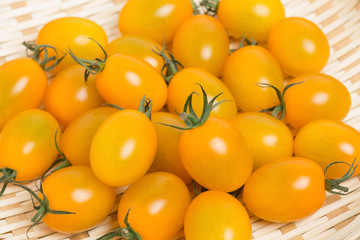 黄色いミニトマト
