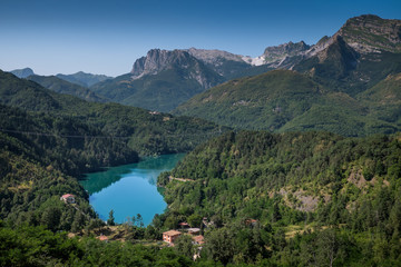 Fototapeta na wymiar The artificial lake of Gramolazzo, Serchio Valley, Tuscany, Italy