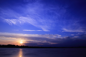 谷中湖から望む日の入り ( Sunset seen from Lake Yanaka ) / 渡良瀬遊水地の谷中湖から見た日の入りを撮影しました。