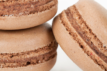 Macarons de chocolate. Vista de frente y de cerca. Macro