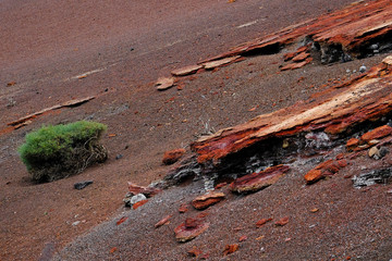 sable volcan volcanique terre rouge lave s&egrave;cheresse pente mati
