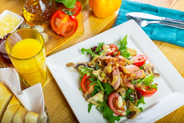 Warm mushroom salad with chilli and tomatoes