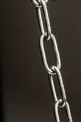 Obraz premium Strong chain black background