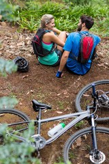 Naklejka premium Athletic couple interacting with each other