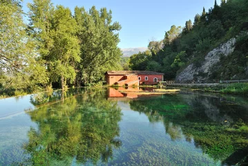 Fotobehang Molens Oude watermolen van Posta Fibreno - Frosinone - Lazio - Italië