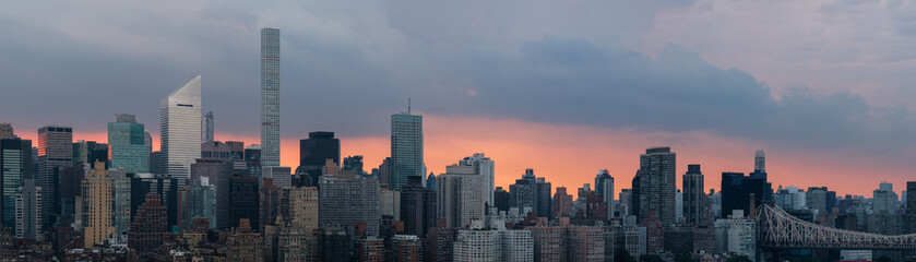 Fototapeta premium Manhattan at sunset, panoramic image