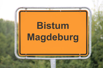 Ein Schild Bistum Magdeburg