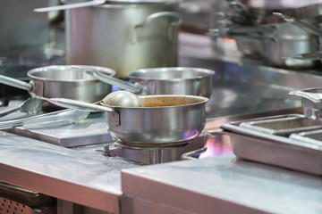 Prepare a lot of food. In a saucepan, boil the water. Cook. Restaurant kitchen.
