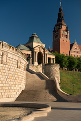 Szczecin, stare schody oświetlone porannym słońcem.