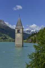 Vinschgau - Reschensee und der ber&uuml;hmte Kirchturm des versunkenen Dorf