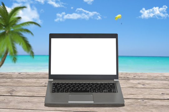 Blank screen of notebook computer on a perfect beach © adrian_ilie825