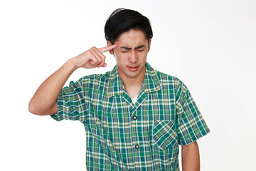 疲れた表情の男性