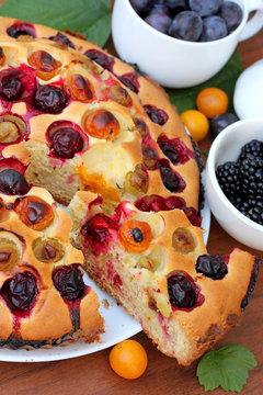 Fruit cake with plums and grapes