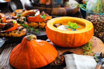 Frische Kürbissuppe und kürbis focaccia