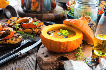 Frische Kürbissuppe und kürbis focaccia