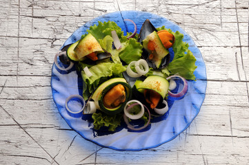 Rolls of zucchini and mussels Involtini di zucchine e cozze Rollos de calabacín y mejillones Bułki z cukinią i małże Cuộn zucchini và trai 西葫芦和贻贝卷 Rollen von rouleaux de und muscheln © Comugnero Silvana