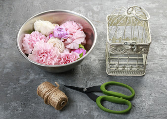 how to make wedding decoration with vintage birdcage and fresh f