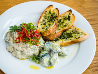 hummus with garlic bread