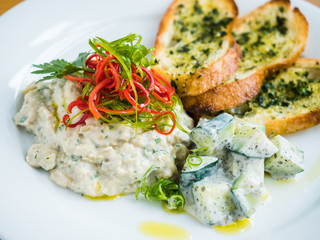 hummus with garlic bread
