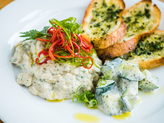 hummus with garlic bread