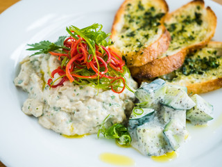 hummus with garlic bread