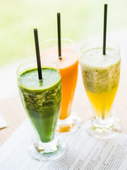 smoothie from spinach, carrots and pears