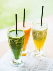smoothie from spinach, carrots and pears