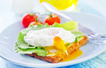 poached egg on toast