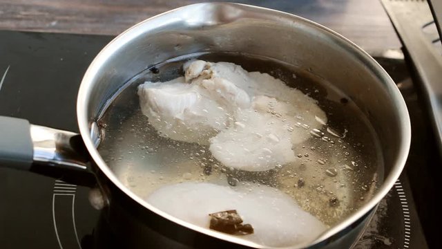 Boiling chicken stock in cooker