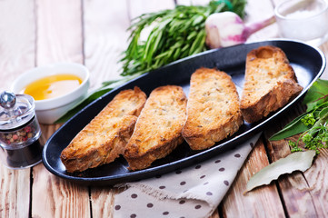 homemade crunchy croutons