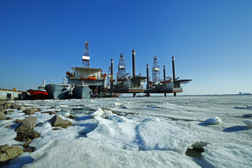 Obraz premium Offshore oil drilling platform