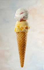 cono gelato con 2 palle