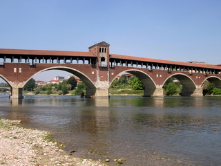 Fototapeta na wymiar Pavia, il ponte coperto