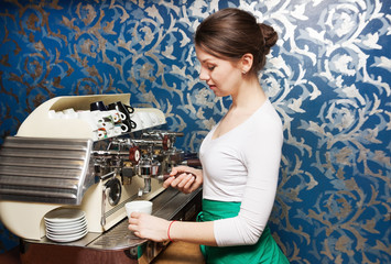 girl preparing coffee