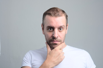 Obraz premium mann nachdenklich