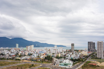 Fototapeta premium Widok z lotu ptaka na Cityscape Danang w Wietnamie