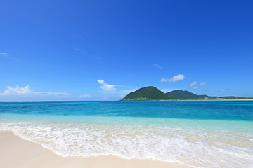 沖縄の美しい海とさわやかな空