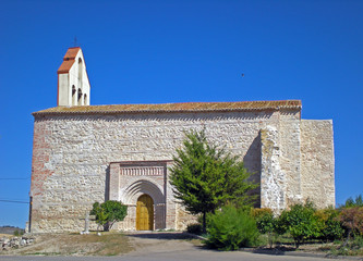 Fototapeta na wymiar Iglesia de Santa Juliana, Villarmentero de Esgueva (España)