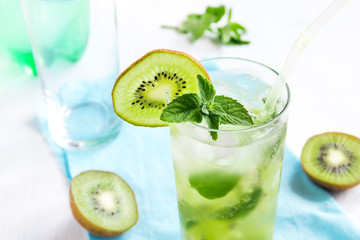 Kiwi mojito drink