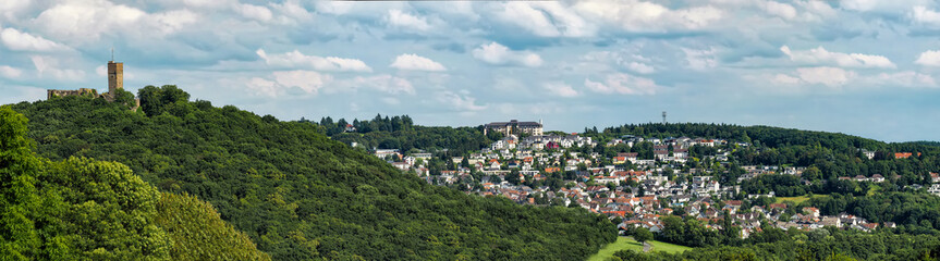 Fototapeta na wymiar Panorama von Königstein im Taunus mit der Königsteiner Burgruine 