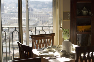 Обеденный стол