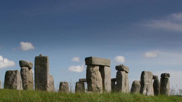 the famous stone henge monument in england