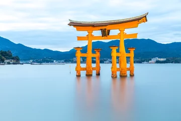 Foto auf Leinwand schwimmendes Torii Miyajima Hiroshima © vichie81