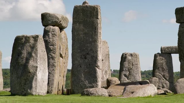 the famous stone henge monument in england