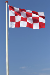 Flagge der niederländischen Provinz Noord-Brabant im Wind