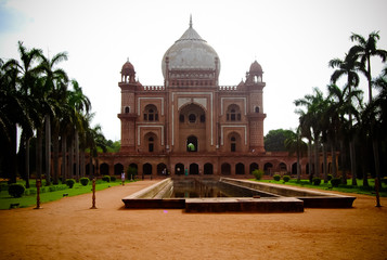 Obraz premium Safdarjung's Tomb is a garden in marble mausoleum in Delhi, India