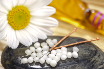 Obraz na płótnie Canvas Alternativmedizin mit Homeopathy und Akupunktur
