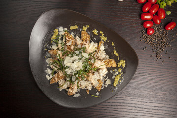 crispy chicken with arugula